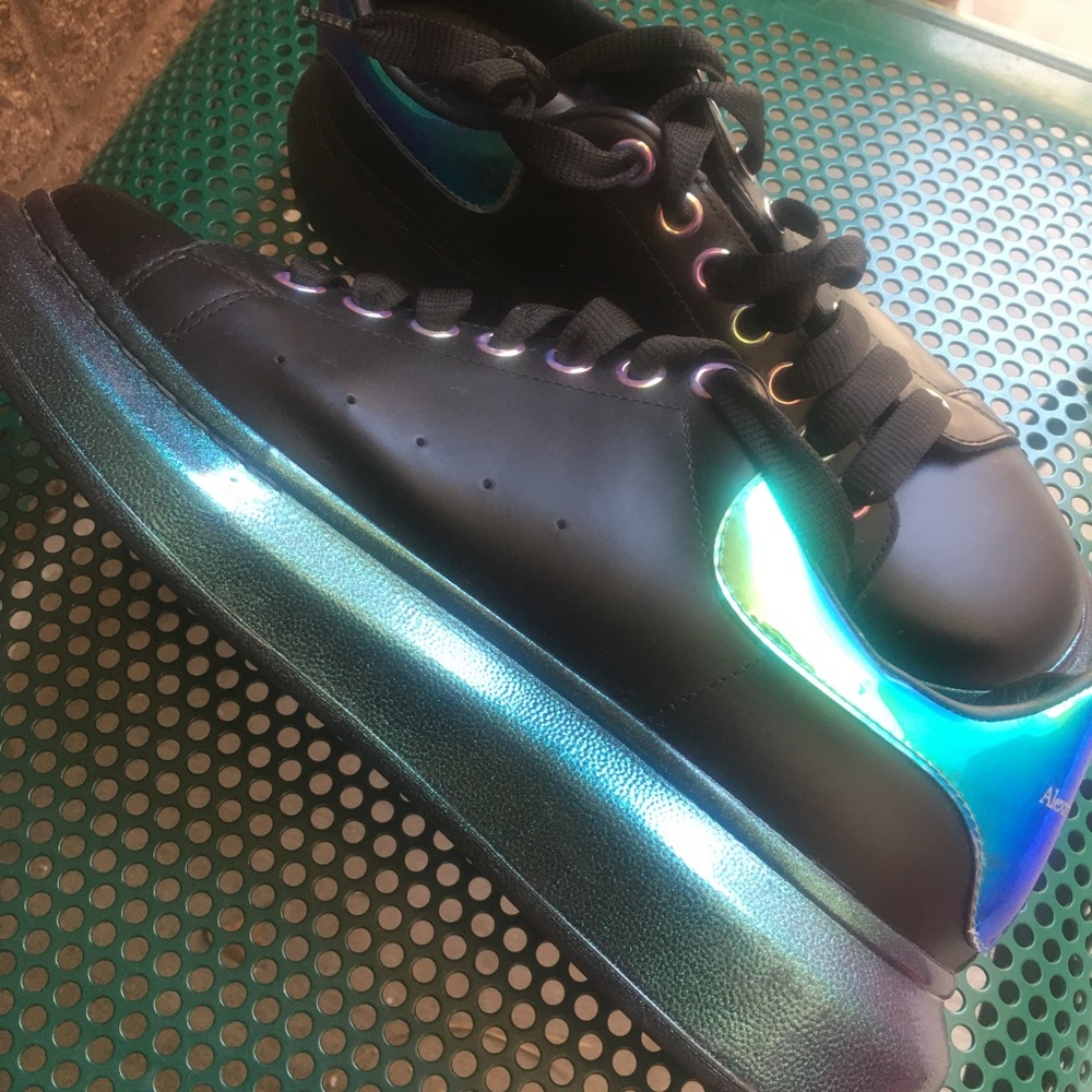 Size 11 - Picture 2 of 5
